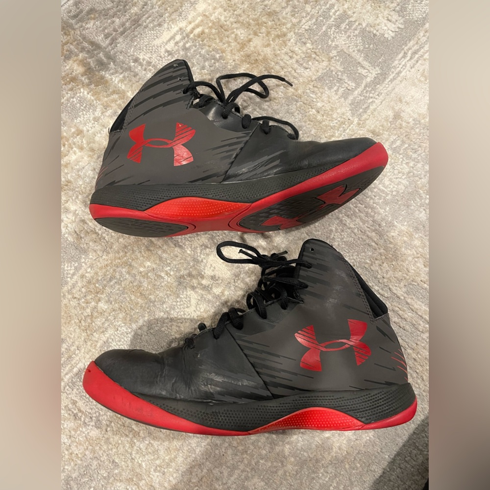 Under Armour Mens Basketball Mid-Top Gray/Black/Red Sneakers Sz 10.5 1259015-021 - Picture 6 of 12